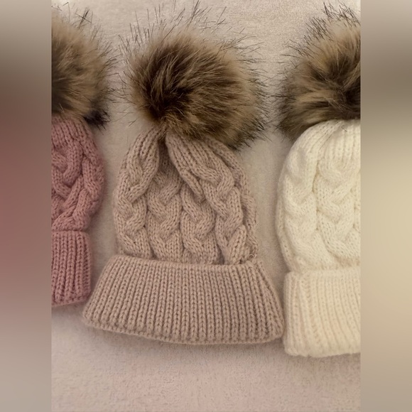 POM POM WINTER HAT NWOT - Picture 7 of 11